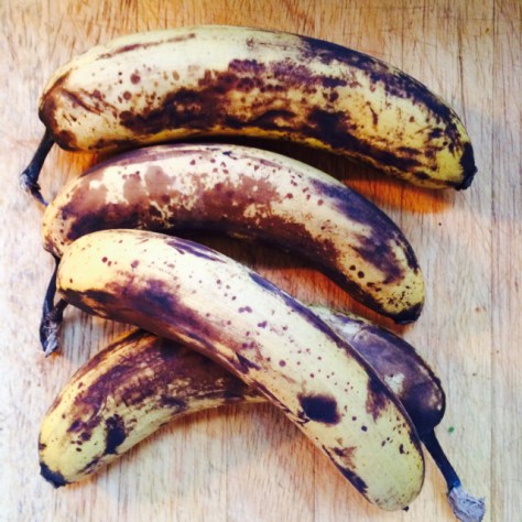 These are my sad black bananas. I wanted to make them happy again, by making them into supercake.